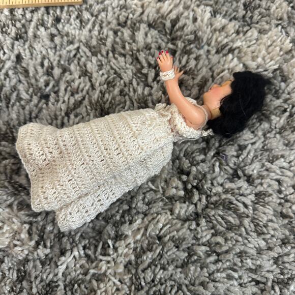 Vintage Plastic Bride Doll Crochet Dress Black Hair Eyes Open Shut - Picture 8 of 13